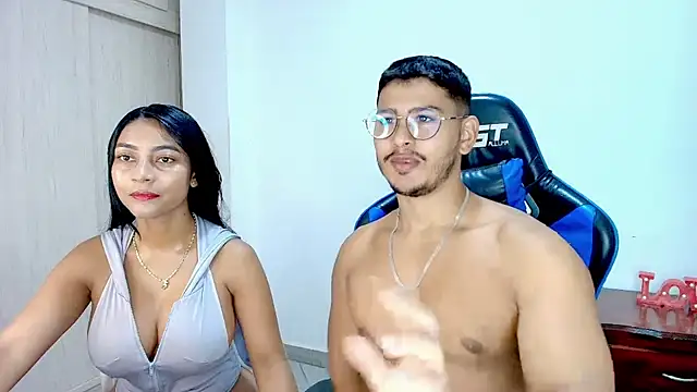 Snapshot of sophia_and_alex chatting on November 24, 3:56 pm sophia and alex online show from November 24, 3:56 pm