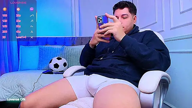 Snapshot of MasonHeat chatting on December 2, 4:07 am MasonHeat online show from December 2, 4:07 am