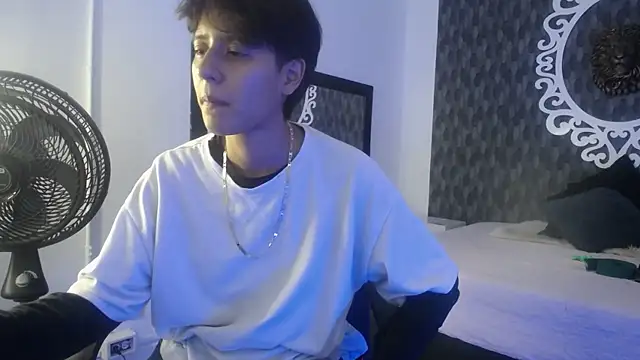 Snapshot of Ghost__Girl_ chatting on November 2, 1:30 am Ghost Girl online show from November 2, 1:30 am