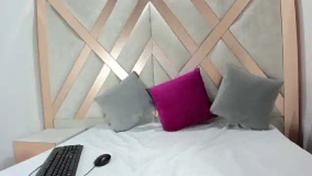 Cassandra Armani online show from January 15, 3:00 am