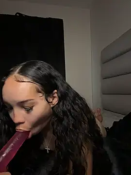 nikkiloveee online show from January 17, 12:37 am