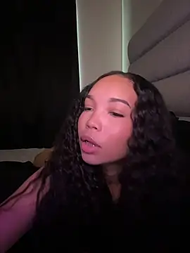 nikkiloveee online show from February 3, 7:52 pm