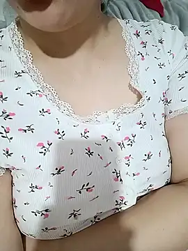 Emily  love online show from December 4, 3:32 pm