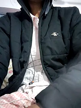 Hot-Rubyy online show from December 15, 7:12 am