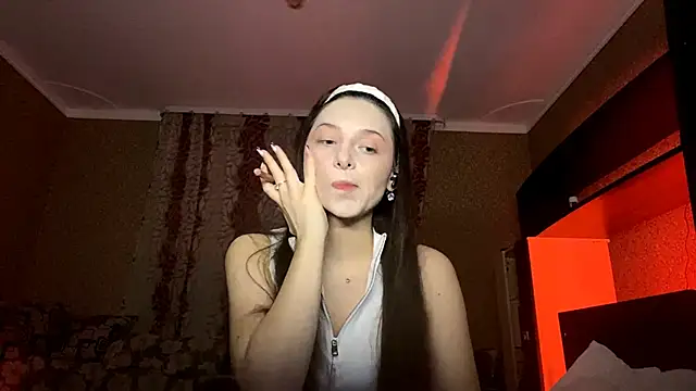 Snapshot of Poly_Falkony chatting on October 29, 3:14 pm Poly Falkony online show from October 29, 3:14 pm