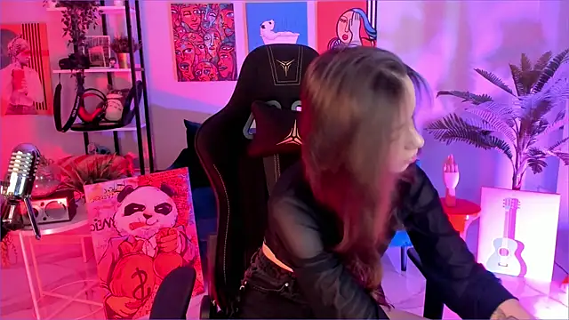 EmilyWade online show from December 16, 8:41 am