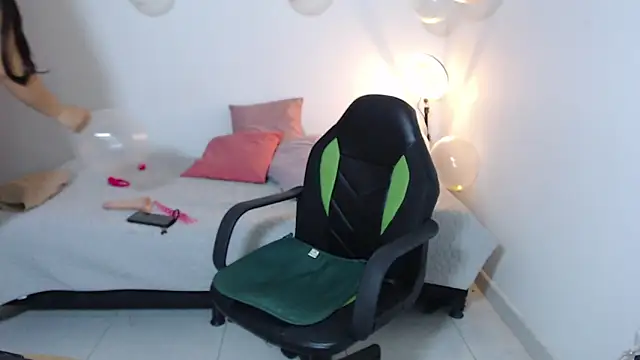 Snapshot of angiedavies10 chatting on October 29, 2:41 pm angiedavies10 online show from October 29, 2:41 pm