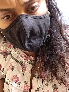 girl999 online show from February 6, 6:33 pm