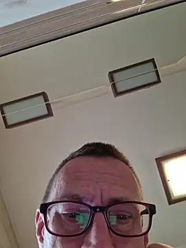 Snapshot of rafryg chatting on December 15, 8:07 am rafryg online show from December 15, 8:07 am