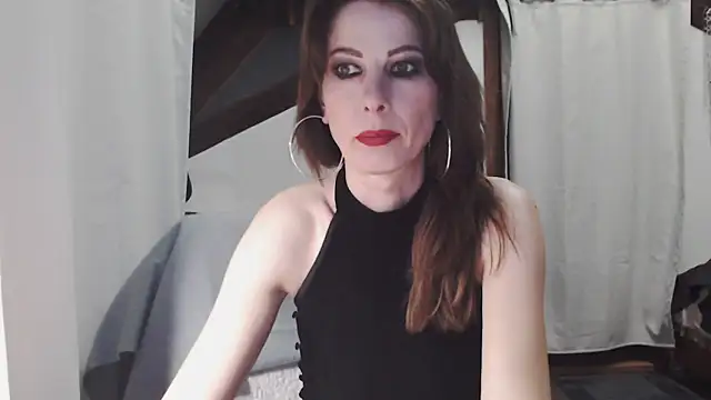 MissDyannis online show from March 22, 7:06 pm