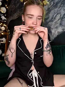 mattiethebaddieee online show from December 15, 1:21 am