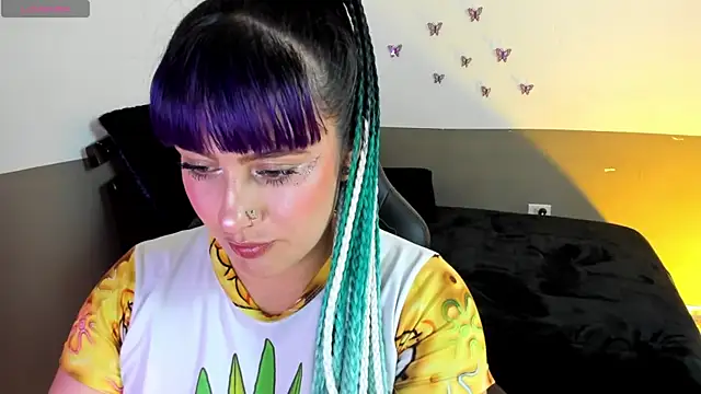 Monserrat Cute  online show from January 17, 11:30 pm