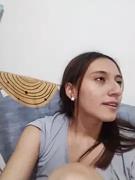 bellastorme04 online show from June 9, 5:19 am
