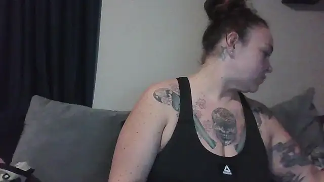 BartenderSteph online show from December 1, 9:58 am