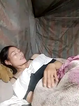 Snapshot of doggy-00 chatting on November 5, 1:33 pm doggy-00 online show from November 5, 1:33 pm