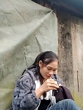 Snapshot of doggy-00 chatting on November 20, 8:36 am doggy-00 online show from November 20, 8:36 am