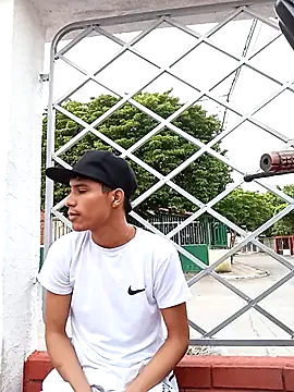 Snapshot of damian_fort1 chatting on October 31, 10:49 am damian fort1 online show from October 31, 10:49 am