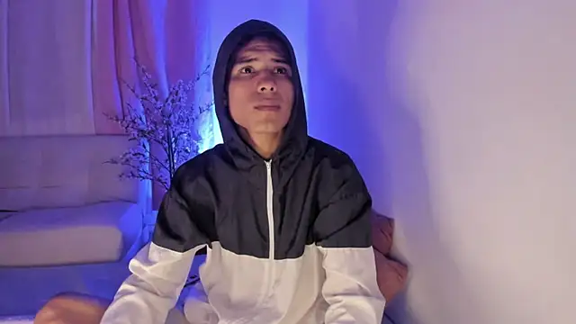 Snapshot of damian_fort1 chatting on November 4, 5:17 am damian fort1 online show from November 4, 5:17 am