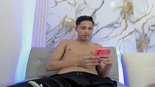 Snapshot of damian_fort1 chatting on November 15, 4:36 pm damian fort1 online show from November 15, 4:36 pm