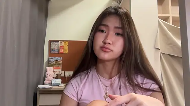 Snapshot of AlishaCheng chatting on December 19, 12:34 pm AlishaCheng online show from December 19, 12:34 pm