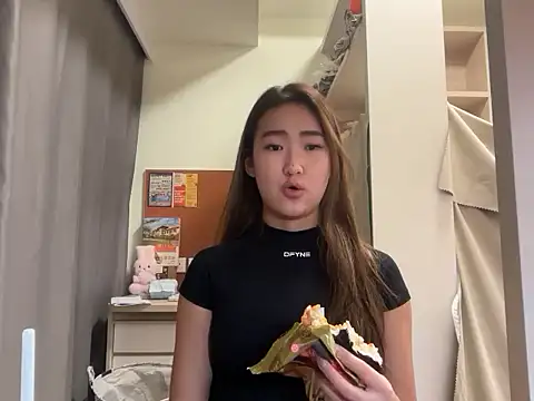 Snapshot of AlishaCheng chatting on December 20, 1:40 pm AlishaCheng online show from December 20, 1:40 pm