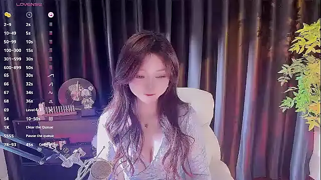 Snapshot of Yiluo95 chatting on November 9, 5:44 pm Yiluo95 online show from November 9, 5:44 pm