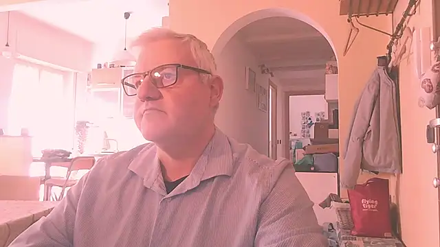 Snapshot of Diegoriv71 chatting on February 1, 9:41 am Diegoriv71 online show from February 1, 9:41 am