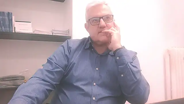 Snapshot of Diegoriv71 chatting on February 5, 1:27 pm Diegoriv71 online show from February 5, 1:27 pm