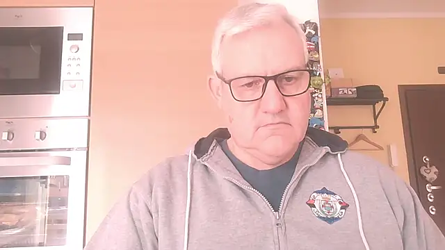 Snapshot of Diegoriv71 chatting on February 8, 9:02 am Diegoriv71 online show from February 8, 9:02 am