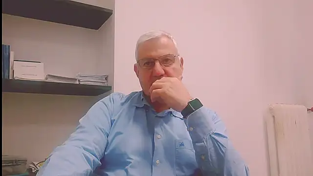 Snapshot of Diegoriv71 chatting on February 18, 7:04 am Diegoriv71 online show from February 18, 7:04 am