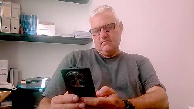 Snapshot of Diegoriv71 chatting on July 1, 7:43 am Diegoriv71 online show from July 1, 7:43 am