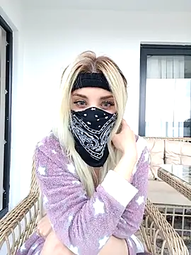 Sweet xxBuse online show from January 18, 10:19 am