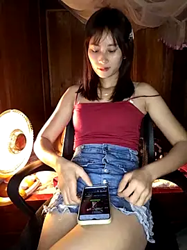 Snapshot of Em_xinh01 chatting on December 21, 1:35 am Em xinh01 online show from December 21, 1:35 am