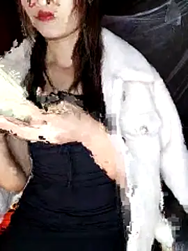 Snapshot of Em_xinh01 chatting on February 2, 10:36 am Em xinh01 online show from February 2, 10:36 am