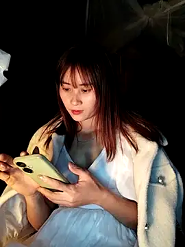 Snapshot of Em_xinh01 chatting on February 8, 5:44 am Em xinh01 online show from February 8, 5:44 am