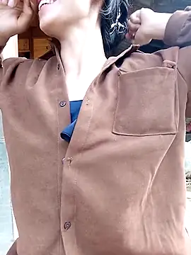 Snapshot of Linh_sexy98 chatting on October 28, 4:38 am Linh sexy98 online show from October 28, 4:38 am