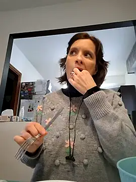 Piediniecollant online show from February 5, 11:37 am