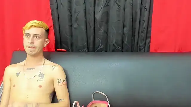 Snapshot of In_my_room_anything_goes chatting on July 18, 4:05 am In my room anything goes online show from July 18, 4:05 am