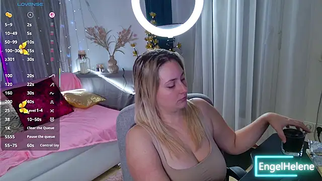 Snapshot of EngelHelene chatting on November 27, 7:05 pm EngelHelene online show from November 27, 7:05 pm