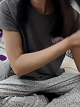 Snapshot of carlina28 chatting on November 4, 9:52 am carlina28 online show from November 4, 9:52 am