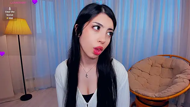 Snapshot of TonjaNeace chatting on December 5, 5:05 am TonjaNeace online show from December 5, 5:05 am