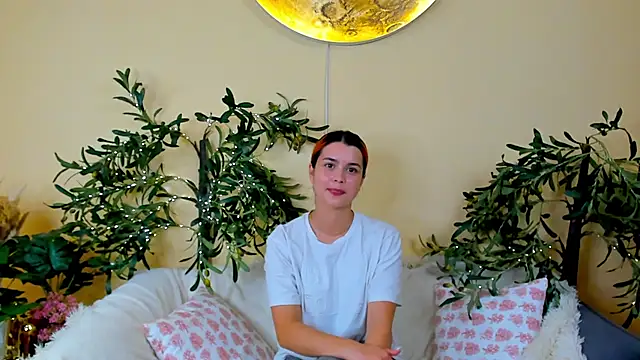 Snapshot of SharieTenuta chatting on October 29, 10:06 am SharieTenuta online show from October 29, 10:06 am