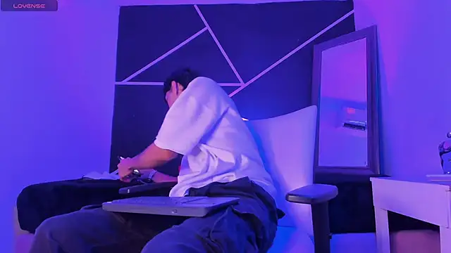 LIAM STONNE  online show from October 31, 8:21 pm