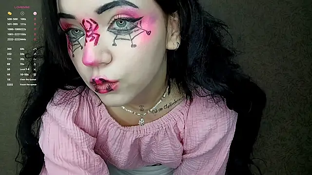 Snapshot of solarsiren chatting on October 31, 5:19 am solarsiren online show from October 31, 5:19 am