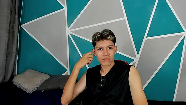 Snapshot of Andrew_ledman chatting on October 30, 11:44 am Andrew ledman online show from October 30, 11:44 am