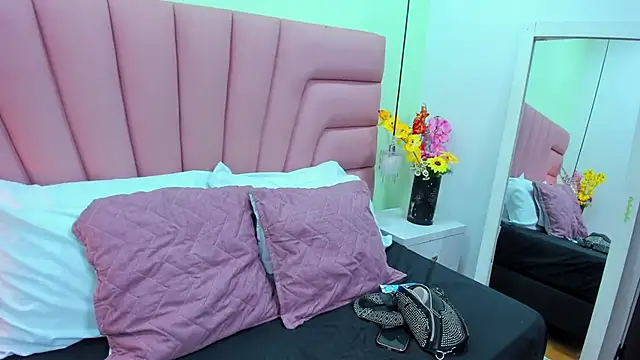 Kim Luna1 online show from December 20, 3:57 am