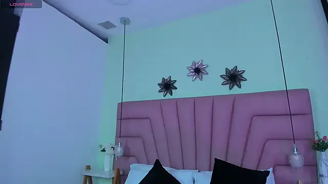 Kim Luna1 online show from May 26, 3:24 am