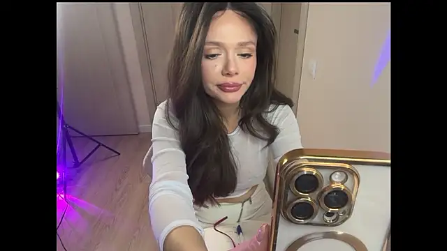 Snapshot of Lisa_Graham chatting on December 16, 5:45 am Lisa Graham online show from December 16, 5:45 am