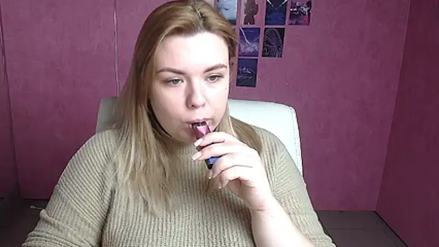 Snapshot of SusannaNight chatting on December 19, 6:20 am SusannaNight online show from December 19, 6:20 am