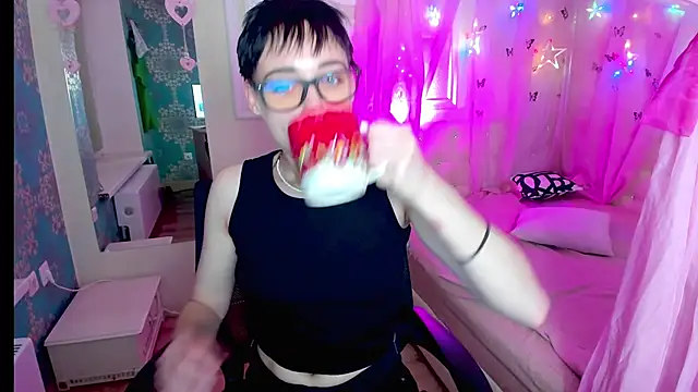 Snapshot of ErickaFetish chatting on November 6, 4:08 pm ErickaFetish online show from November 6, 4:08 pm